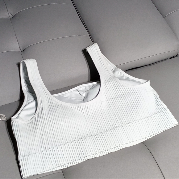 Women's sports bra - Picture 3 of 7